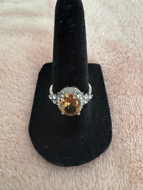 Jewelry - Stunning Citrine Colored Oval Glass Statement Ring Size 7
